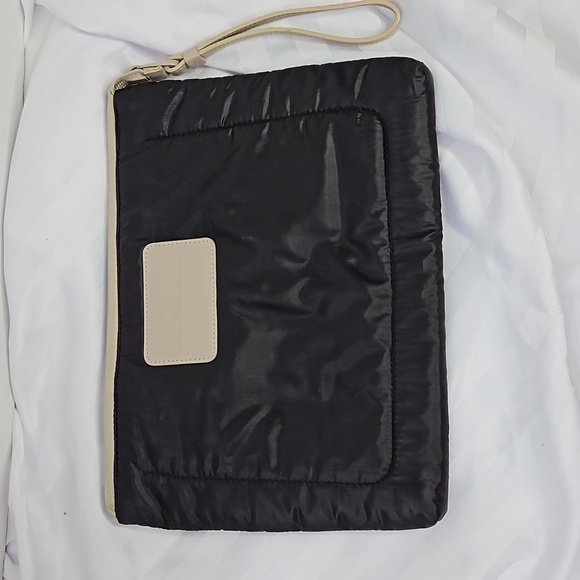 MARC JACOBS NYLON WRISTLET IN BLACK - Picture 1 of 10